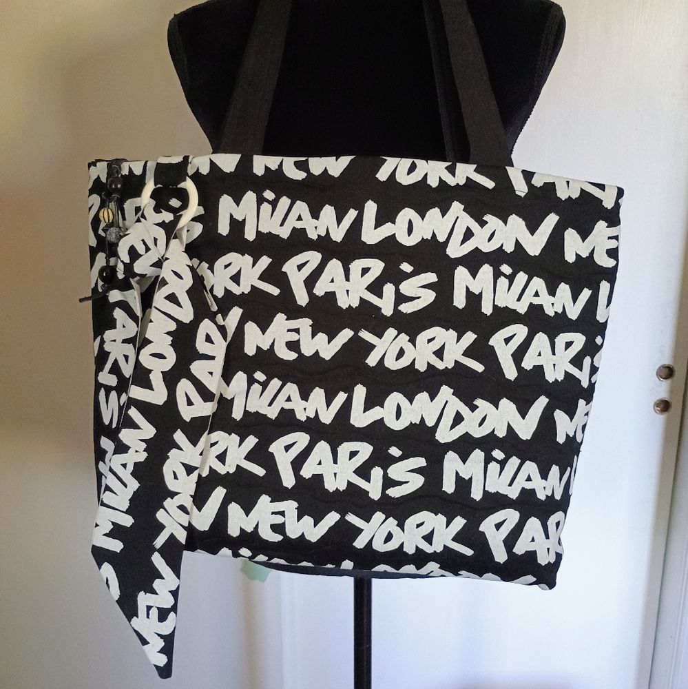 Beautiful Black and White Graphic Tote Bag❤️